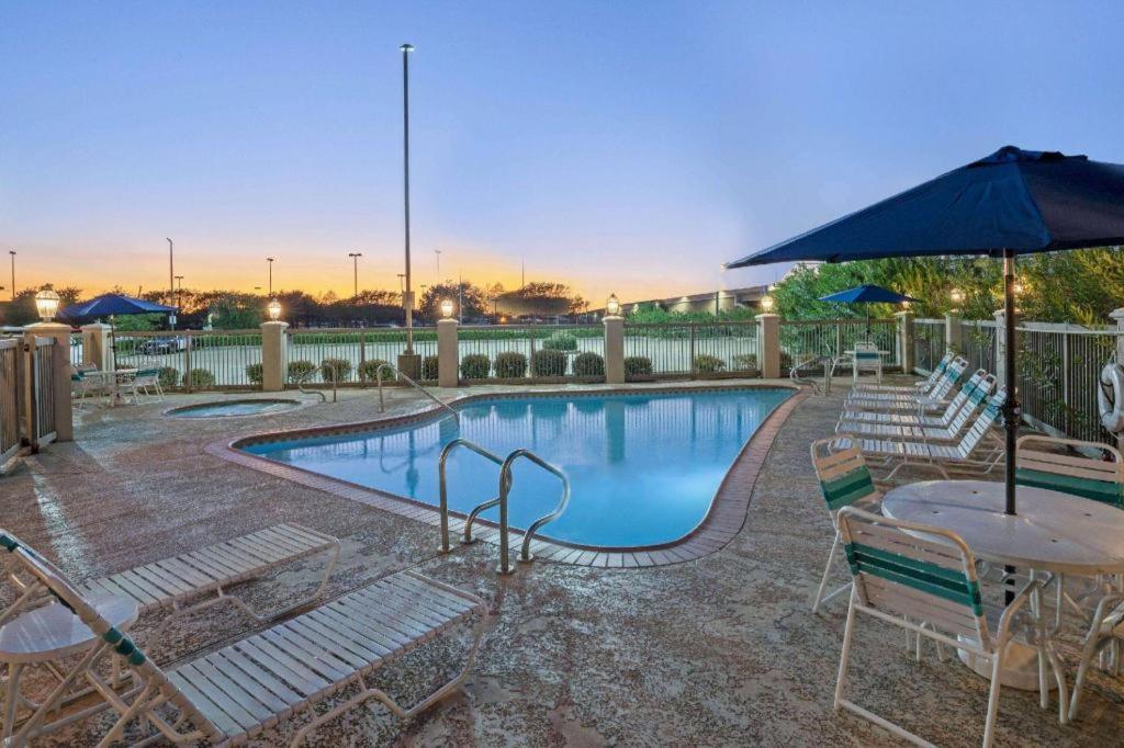 Sonesta Essential Houston Westchase Exterior foto